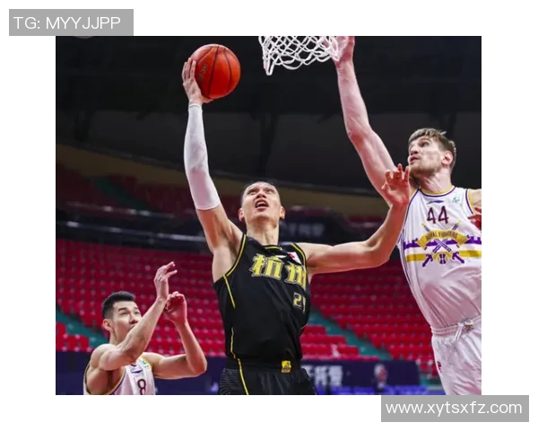 罗威眼疾手快 断球反击一条龙暴扣