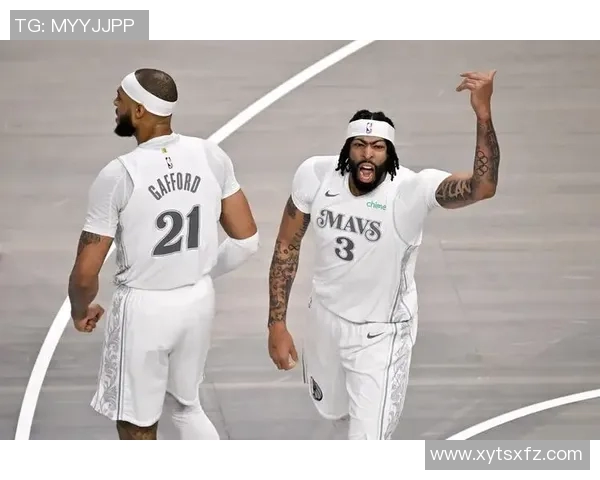 安东尼-戴维斯因左手韧带伤将缺阵数月，独行侠重建前景再添变数