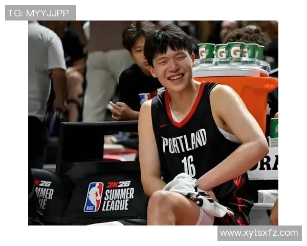 开拓者主教练对杨瀚森的长期培养策略具体是什么？